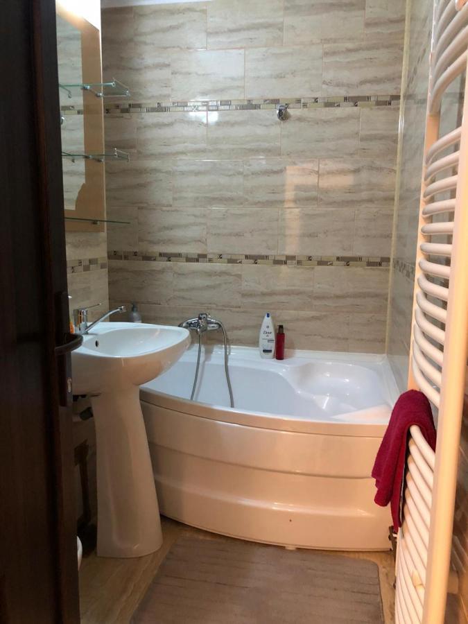 Apartament Modern Targoviste In Regim Hotelier Exterior photo